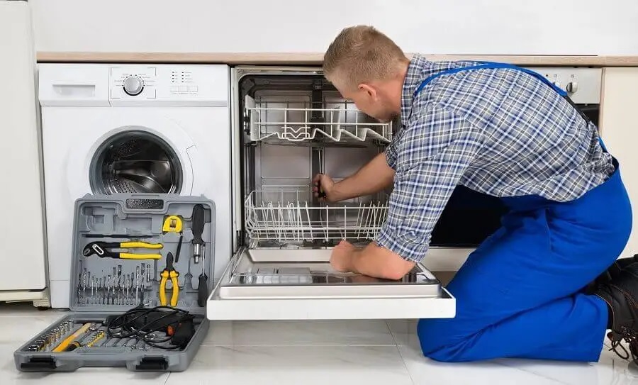 Karamürsel Siemens servisi teknisyen ekibi beyaz eşya tamiri yaparken
